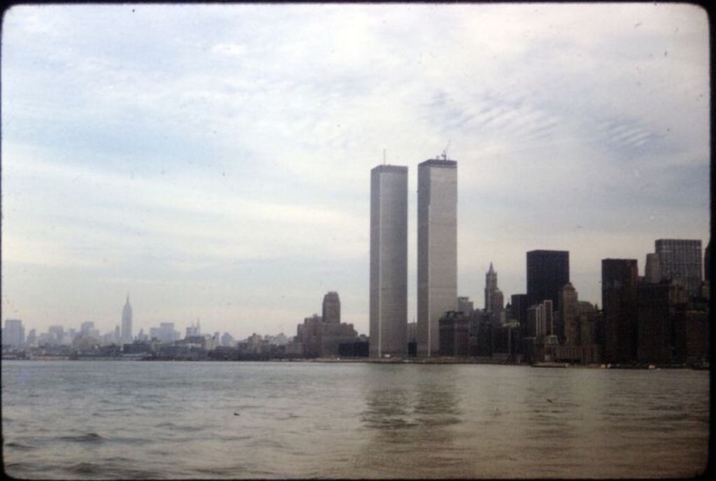 a1caa84216df84593dee92cbf48a706d--twin-towers-world-trade-center.jpg